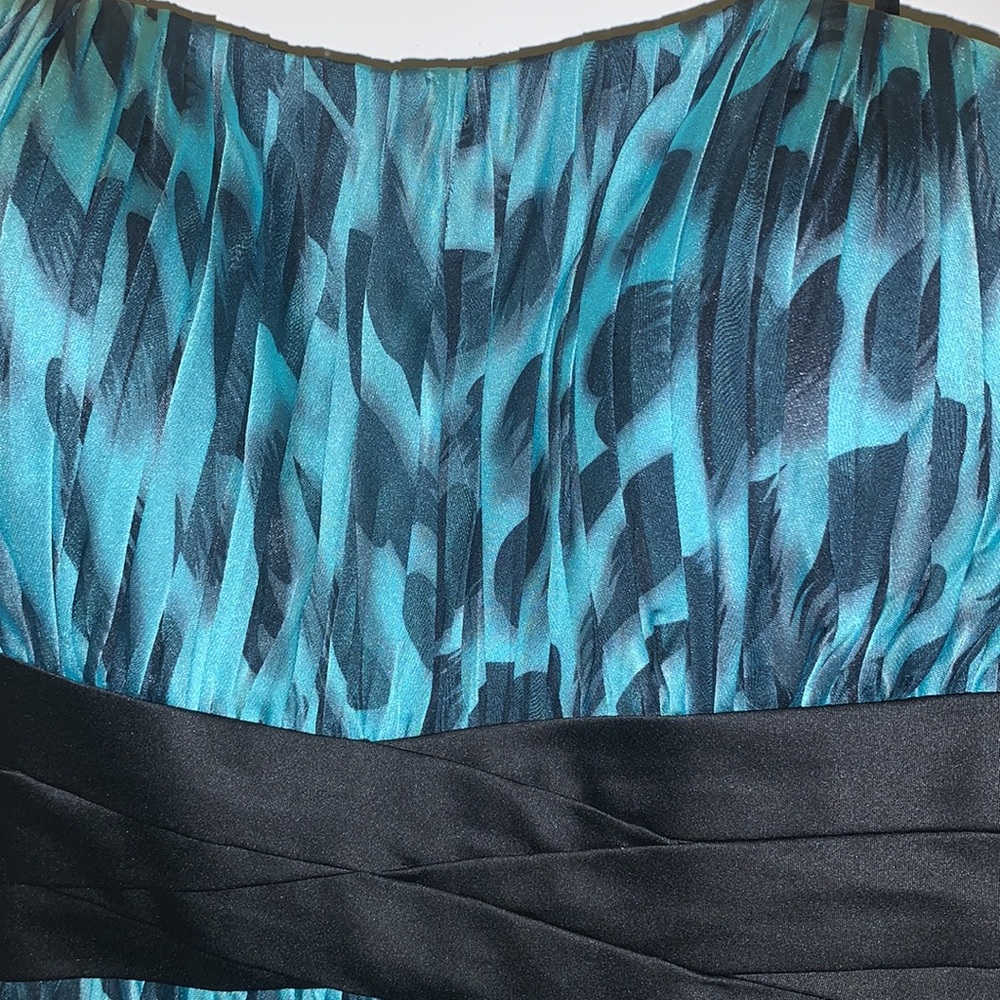 La Femme Formal Gown ๐ - Picture 3 of 9